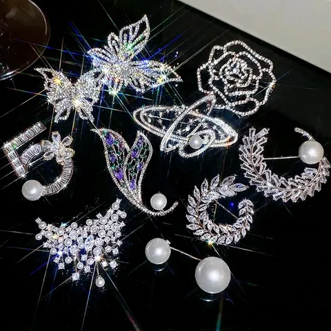 Luxury Rhinestone Hollow Butterfly Pearl Brooch For Women Elegant Artificial Pearl Alloy Insect Rose Flower Number 5 Lapel Pin Accessories