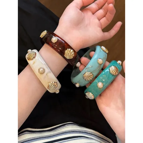 Vintage Resin Round Bangle Bracelet With Artificial Pearl Metal Shell Decor Rhinestone Inlaid Fashion Jewelry For Women