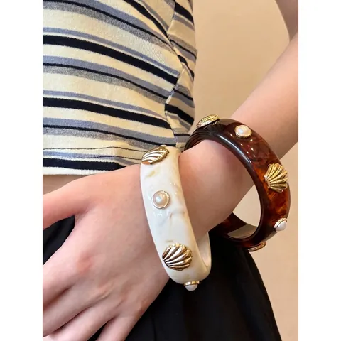Vintage Resin Round Bangle Bracelet With Artificial Pearl Metal Shell Decor Rhinestone Inlaid Fashion Jewelry For Women