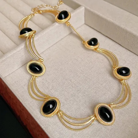 Vintage Palace Geometric Necklace Earring Set Alloy Rhinestone Artificial Pearl Oval Pendant Jewelry For Women Retro Party