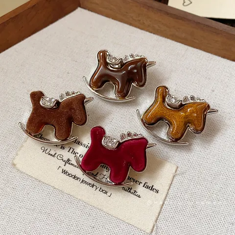 Vintage Rocking Horse Brooch For Women Flocked Resin Horse Pin With Rhinestones Elegant Chinese Style Suit Accessories Gift
