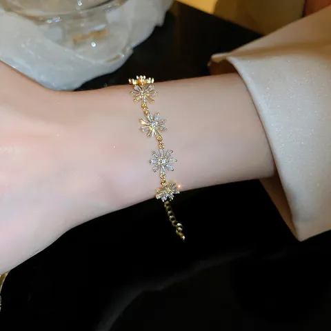Elegant Copper Zirconia Flower Heart Adjustable Bracelet For Women Light Luxury Niche Fashion Hand Jewelry Gift