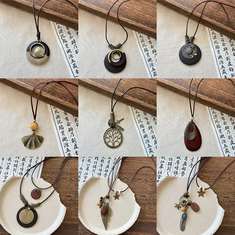 Collier Pendentif en Perles de Bois de Style Ethnique Vintage pour Femmes Chaîne de Pull Zen Faite à la Main Bijoux Motif Feuille Bronze Antique