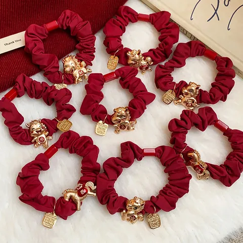Chouchou Rouge Élastique Cheveux Pendentif Cheval Alliage d'Or Thème Zodiaque Bandeau Élastique Festif pour Femme Accessoires Cheveux Mode