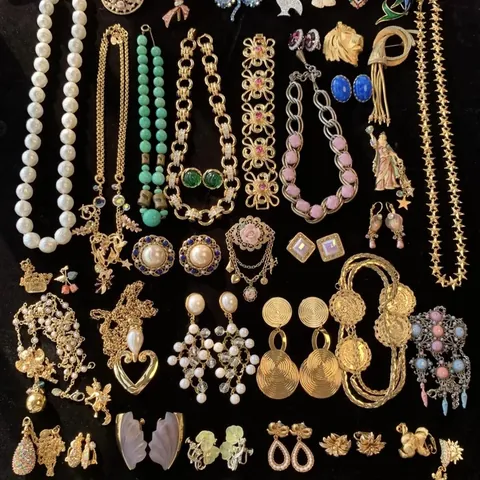 Collar de Perlas Artificiales Irregulares Estilo Palacio Vintage Cadena de Clavícula de Aleación Bañada en Oro con Strass Mujer