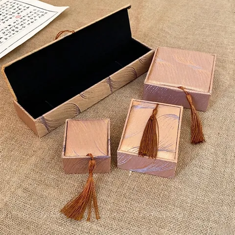 Vintage Feather Pattern Jewelry Box With Tassel Satin Cloth Paper Case For Ring Necklace Bracelet Wedding Women