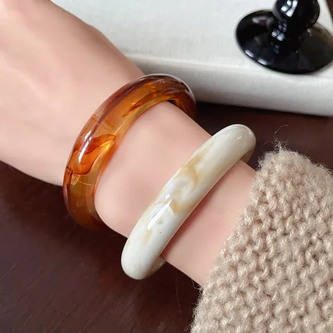 Bracelet Jonc en Résine Irrégulier Vintage Minimaliste Ambre Texture Marbre Géométrique Bijoux de Main Cadeau de Mode pour Femme