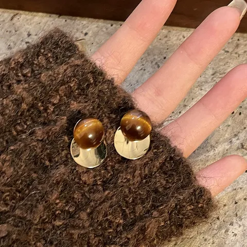 Orecchini a Bottone Rotondi in Resina Stile Vintage Maillard Per Donna Accessorio Gioielli Versatili in Lega Oro Marrone Regalo