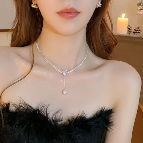 Luxueux Collier Pendentif en Alliage Zirconia et Perle Artificielle Chaîne de Clavicule Argentée pour Mariée Robe de Mariage Bijoux