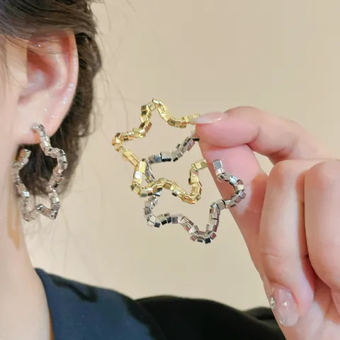 Boucles d'Oreilles Géométriques en Métal Minimaliste Étoile Mode Simple Clous d'Oreilles Étoilés Tige en Acier Bijoux pour Femme Cadeau