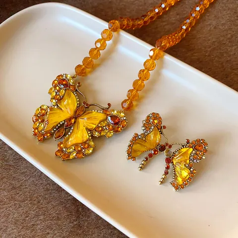 Collier Pendentif Papillon en Alliage Vintage avec Strass et Perles de Verre Bijoux Exquis de Style Palais Antique pour Femmes Mariage Banquet Fête