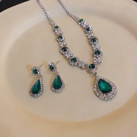 Vintage Luxury Teardrop Jewelry Alloy Rhinestone Inlaid Water Drop Pendant Necklace And Earrings For Women Court Style