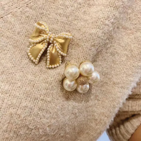 Elegant Alloy Artificial Pearl Flower Brooch For Women Vintage Rhinestone Bow Knot Brooch Pin Suit Coat Daily Party Jewelry Gift