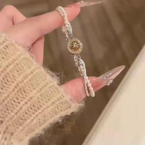 Bracelet De Künstliche Perles Élégant Pour Femme Avec Charme D'étoile En Alliage Et Zircon Bijoux Rétro Multicouche