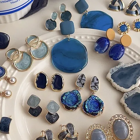 Vintage Blue Wrinkled Geometric Fan-Shaped Stud Earrings With Silver Earring Post Elegant Alloy Jewelry For Women Party Daily Accessories