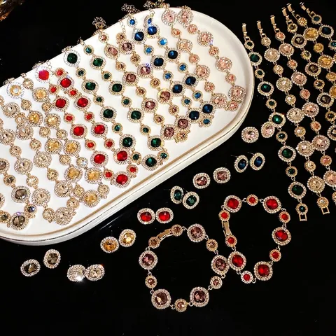 Élégant Ensemble Boucles d'Oreilles Clous Collier Bracelet en Strass pour Femmes Alliage de Luxe Léger Tige en Argent 925