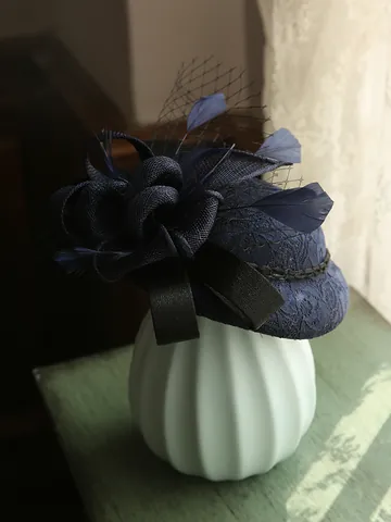 Cappellino Fascinator Vintage da Donna con Piume Pizzo e Rete per Matrimonio Festa Elegante Accessorio per Capelli Sposa Banchetto
