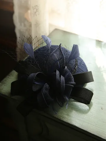 Cappellino Fascinator Vintage da Donna con Piume Pizzo e Rete per Matrimonio Festa Elegante Accessorio per Capelli Sposa Banchetto