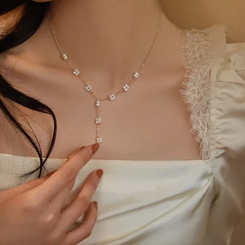 Handgefertigte Gewebte Blume Halskette Mit Echten Süßwasserperlen Gold Vergoldet Quastenanhänger Minimalistischer Eleganter Schmuck