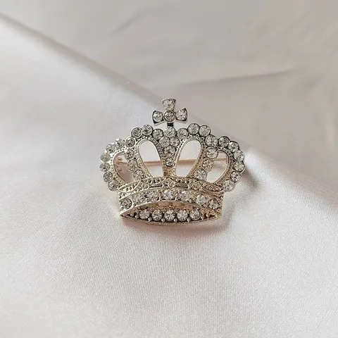 Luxus Koreanische Krone Brosche Für Damen Zinklegierung Vollbesetzter Strass Pin Mit Künstliche Perle Vintage Palaststil Kostüm Schmuck Zubehör