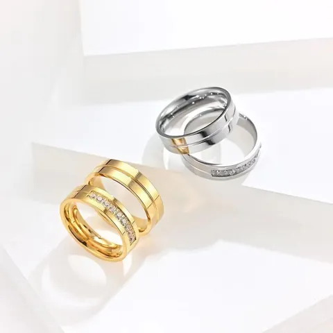 Anello di Coppia in Acciaio Inossidabile con Strass Placcato Oro Argento Lucido Scanalato Geometrico per Uomo Donna Gioielli