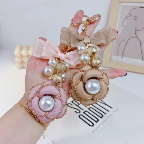 Portachiavi Elegante a Forma di Fiore di Camelia Ciondolo per Borsa Con Fiocco a Doppio Strato e Perle Artificiali Portachiavi in Lega Moda Donna