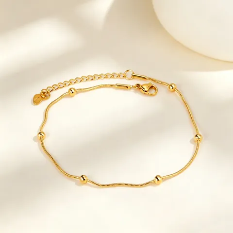 Minimalistisches Schlangenkette Fußkettchen 18K Vergoldeter Edelstahl Mit Polierten Perlen Und Herzanhänger Verstellbar