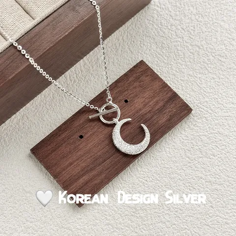 Collana con Pendente a Mezzaluna in Argento Sterling S925 per Donna Texture Sabbia Scintillante Chiusura OT Gioielli