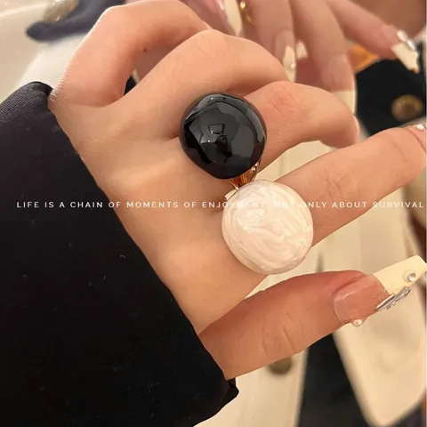 Anello Aperto a Guscio d'Uovo Rotondo in Smalto Vintage per Donna Lega Regolabile Gioielli di Moda per Personalità Retrò Accessorio