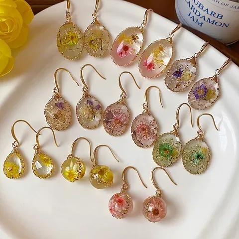 New Chinese Resin Water Drop Flower Hook Earrings Handmade Dried Flower Lightweight Gold Plated Dangle Earrings For Women Fashion Jewelry