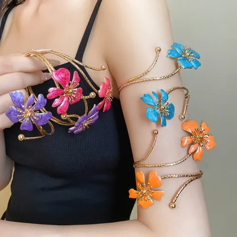 Elegante Bracciale da Braccio in Metallo con Fiori di Smalto per Donna Placcato Oro Spirale Aperta Gioielli da Mano Floreale
