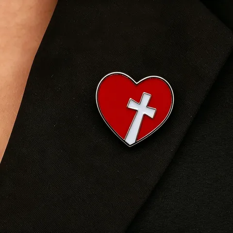 Vintage Alloy 3D Cross Brooch Red Heart Enamel Drip Oil Badge Lapel Pin For Suit DIY Clothing Accessories Unisex Fashion Jewelry