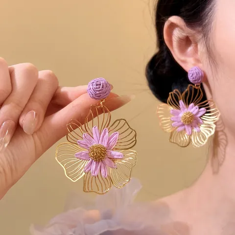 Bohemian Oversized Raffia Straw Flower Stud Earrings For Women Hollow Metal Petal Vacation Style Floral Earrings Jewelry