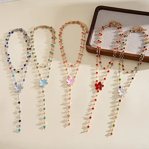 Collana con Pendente a Fiore in Resina Dolce Catena della Clavicola in Lega di Rame con Strass Colorati per Gioielli da Donna
