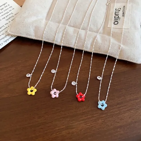 Fashion Lucky Flower Pendant Necklace For Women Light Luxury Rhinestone Inlaid Copper Clavicle Chain Temperament Jewelry