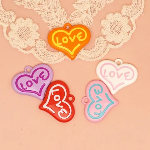 Legierung Herz LOVE Anhänger Charm Für DIY Schmuckherstellung Hochzeitsgeschenk Dekorationen Süßer Stil Sprühlack Zubehör