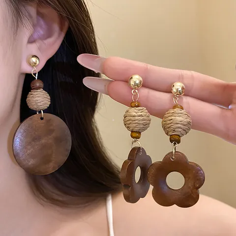 Boucles d'Oreilles Pendantes en Bois Vintage Ethnique pour Femmes Bohème Raphia Tissé Fleur Rond Pendentif Avec Tige en Argent Bijoux