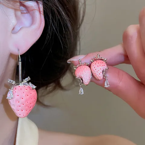 Boucles d'Oreilles Clous Fraise en Résine Douce Avec Tige en Argent Sterling 925 Incrustée de Strass Boucles d'Oreilles Fruits Femme