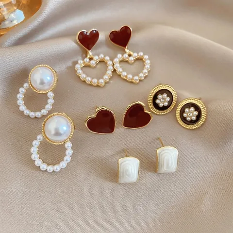 Collezione di Orecchini in Perle Artificiali Fiore Rétro Francese Eleganti Orecchini a Bottone in Lega Strass Con Perno in Argento per Donna