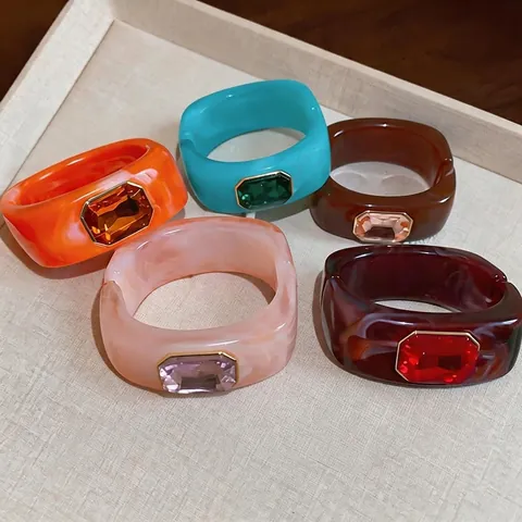 Europese Stijl Grove Vierkante Hars Armring Voor Vrouwen Vintage Marmeren Textuur Grote Rechthoekige Strass Ingelegd Mode Sieraden