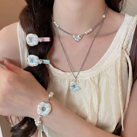 Süßes Creme Donut Anhänger Halskette Armband Haarklammer Schmuckset Legierung Strass Herz Künstliche Perle Nischendesign Damen Accessoires