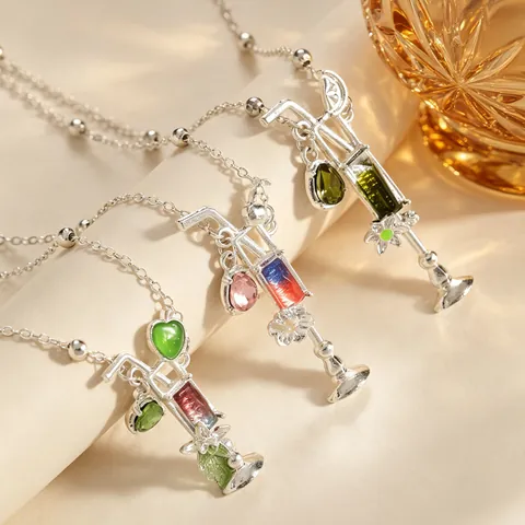 Legierung Kreative Cocktailglas Anhänger Halskette Für Damen Strass Verzierung Süß Sommer Resort Stil Schmuck Kragen