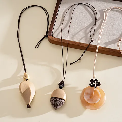 Bohemian Vintage Acrylic Resin Pendant Necklace With Faux Leather Cord Heart Floral Acorn Style Clavicle Chain Jewelry For Women