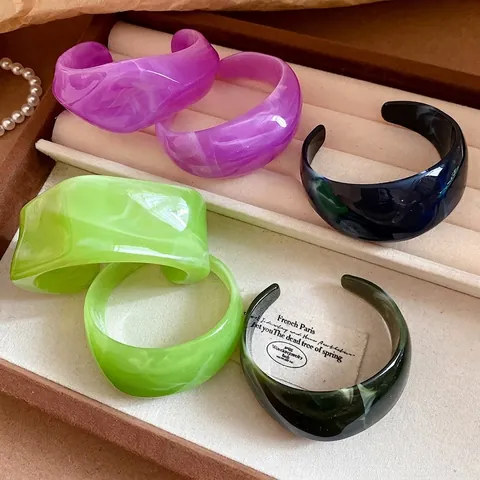 Unregelmäßiger Geometrischer Acryl Armreif Offen Verschwommenes Marmormuster Harz Armband Damen Minimalistischer Modeschmuck