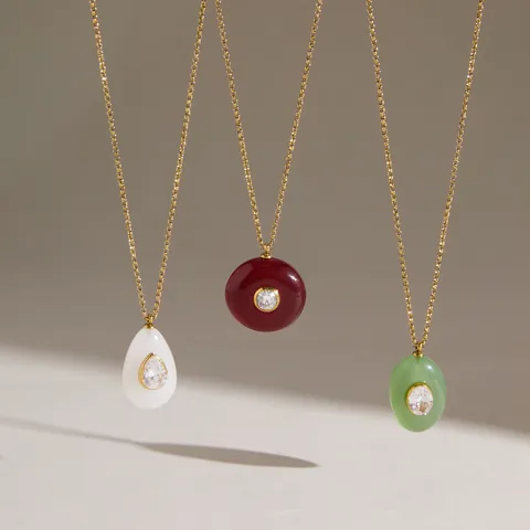 Collier Pendentif en Résine et Strass en Acier Inoxydable Vintage Élégant Bijoux de Chaîne Plaqué Or pour Femme Cadeau Quotidien