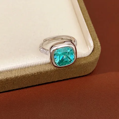 Bague Zirconia Carrée Géométrique pour Femme Incrustation de Cuivre Mode Simple Premium Bague Ouverte Réglable Bijoux