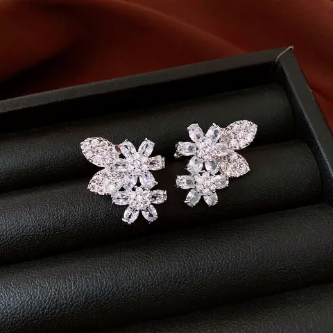 Elegante Kupfer Zirkonia Schmetterling Schleife Blumen Ohrknochen Clips Für Damen Ohne Piercing Leichter Luxus Mode Nische Designer Schmuck Ohrringe