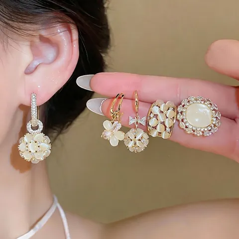 Boucles d'Oreilles Boule de Fleurs en Cuivre Plaquées Or 18K avec Zirconia pour Femmes Élégantes Tige en Argent Sterling 925