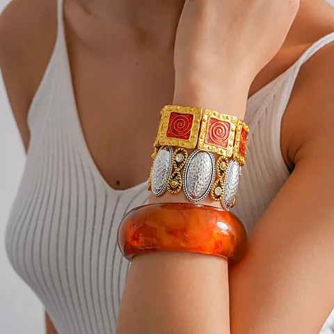 Vintage Heavy Metal Style Rhinestone Geometric Patchwork Bracelet European Retro Resin Bangle Jewelry Accessory For Women