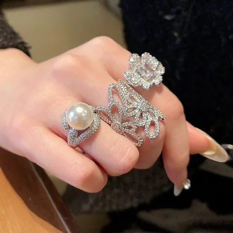 French Vintage Hollow Flower Ring For Women Exquisite Zirconia Inlaid Finger Ring Light Luxury Fashion Jewelry Accessory